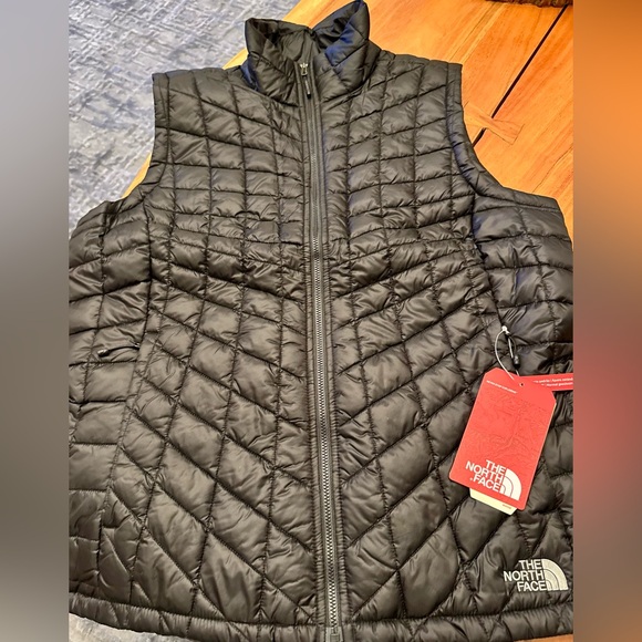 THE NORTH FACE - WOMEN'S PUFFER 
THERMOBALL™ TREKKER VEST BLACK SIZE L NWT - Picture 6 of 10